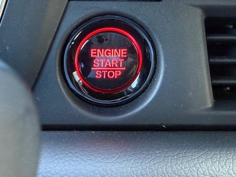 Used 2025 Honda Pilot Sport image 23