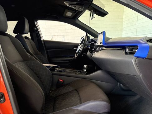 Used 2020 Toyota C-HR XLE FWD image 16