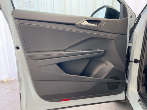 New 2026 Volkswagen Taos SE FWD image 20