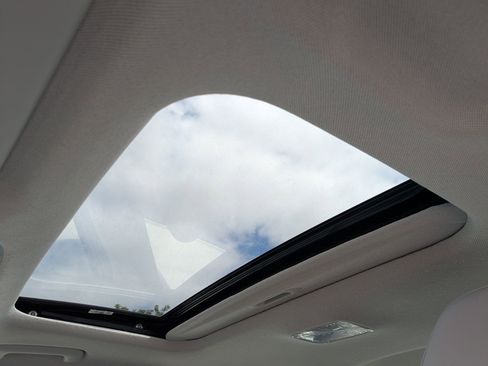 New 2025 Hyundai Elantra Limited image 19