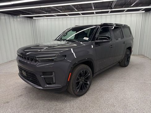 New 2026 Jeep Grand Wagoneer Summit image 3