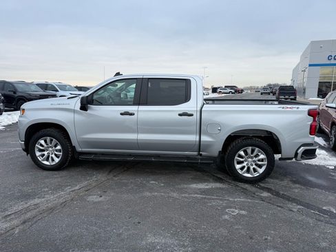 Used 2021 Chevrolet Silverado 1500 Custom image 2