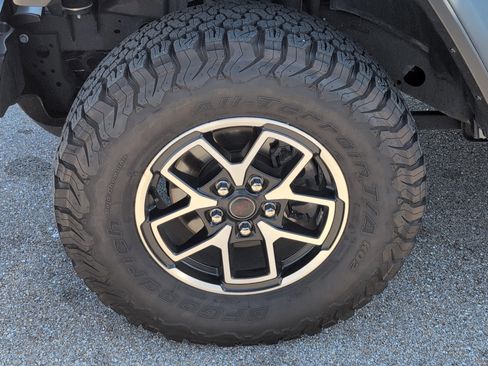 Used 2024 Jeep Wrangler Unlimited Rubicon w/ Technology Group image 11