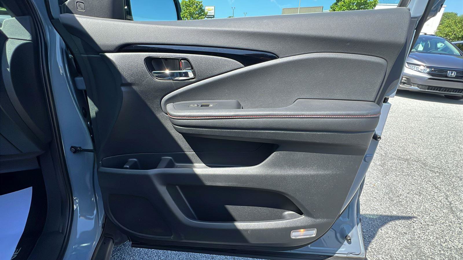 Used 2025 Honda Ridgeline Black Edition image 12