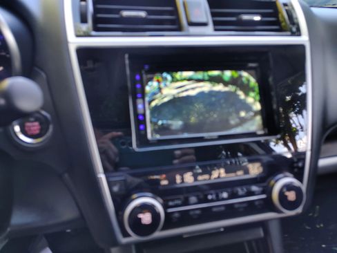 Used 2019 Subaru Outback 3.6R Limited w/ Popular Package #2 image 9