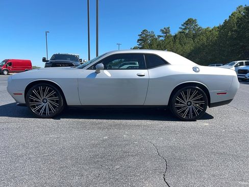 Used 2021 Dodge Challenger SXT w/ Plus Package RWD image 8
