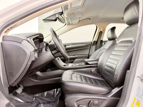 Used 2018 Ford Fusion SE w/ Equipment Group 602A FWD image 14