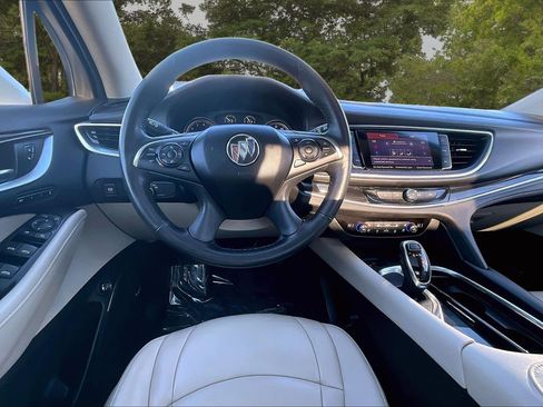 Used 2020 Buick Enclave Premium w/ Sun and Sites Package image 8