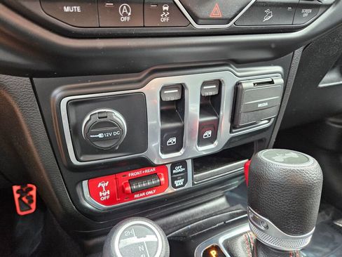 Used 2021 Jeep Wrangler Rubicon AWD/4WD image 23
