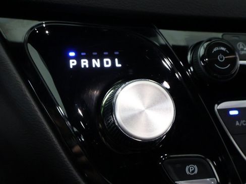 Used 2025 Chrysler Pacifica Select FWD image 53