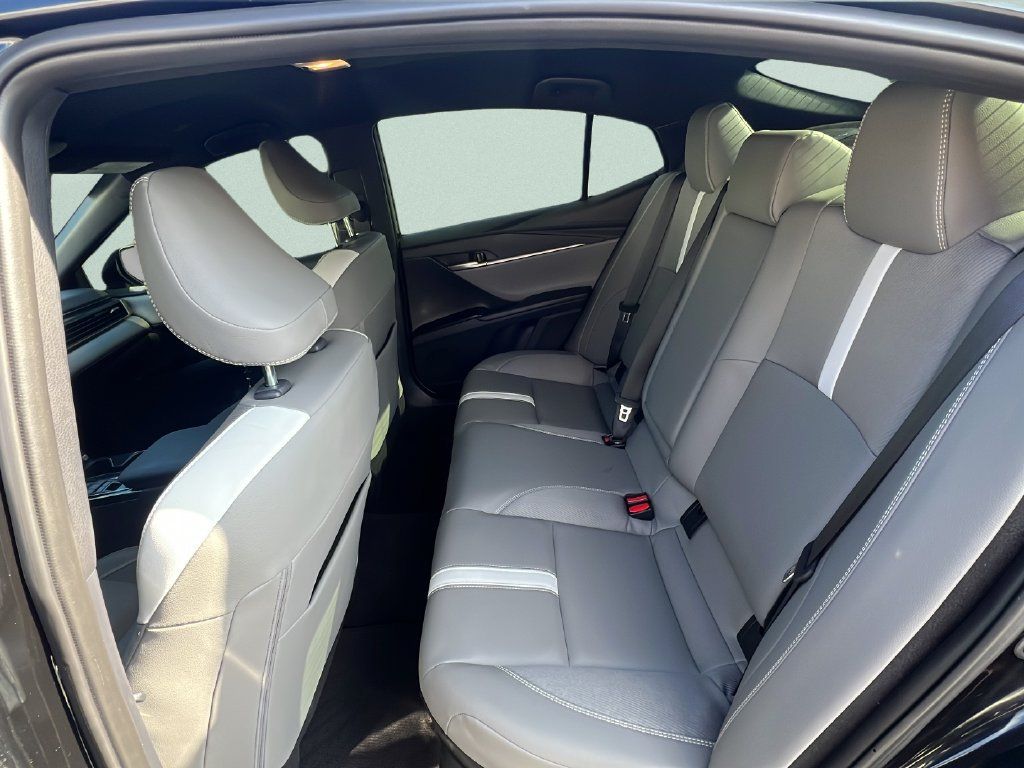 Used 2025 Toyota Camry SE FWD image 9