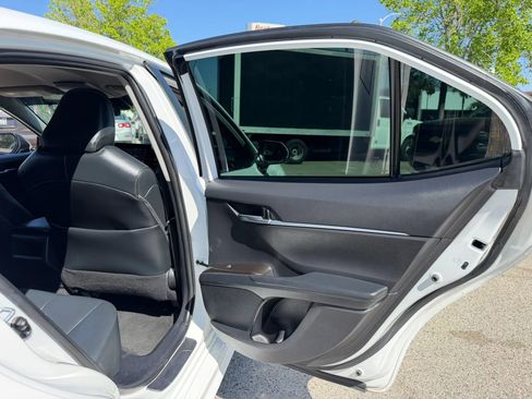 Used 2021 Toyota Camry SE FWD image 19