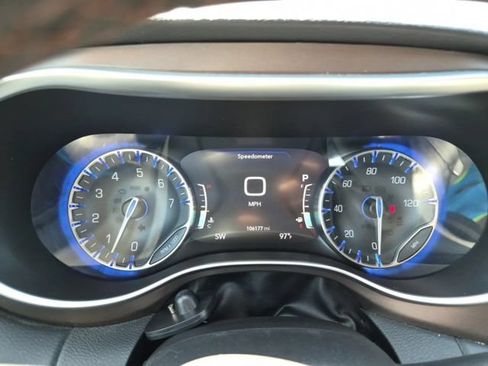 Used 2018 Chrysler Pacifica Touring-L Plus w/ Advanced Safetytec Group FWD image 16