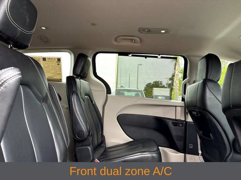 Used 2023 Chrysler Pacifica Touring-L FWD image 13