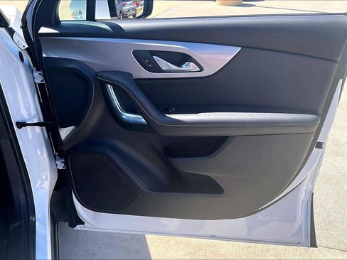 Used 2025 Chevrolet Blazer LT FWD image 28