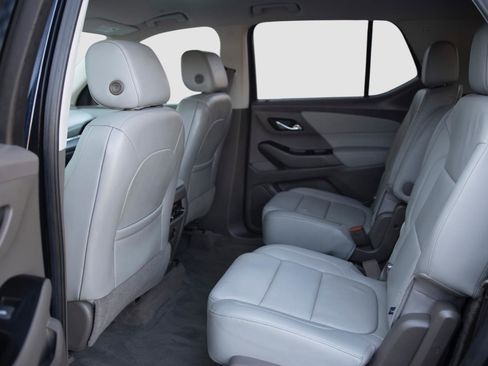 Used 2020 Chevrolet Traverse LT w/ Driver Confidence II Package image 13