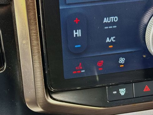 Used 2024 Ford F150 Lightning Lariat image 41