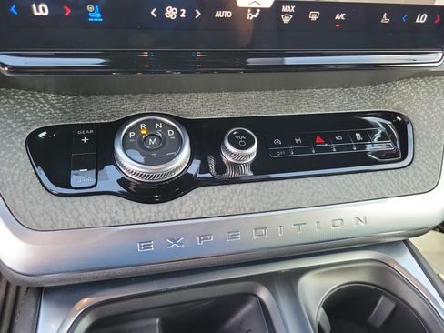 Used 2025 Ford Expedition Tremor AWD/4WD image 18