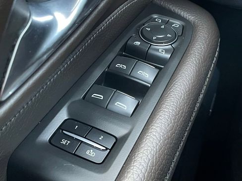 Used 2022 GMC Yukon Denali AWD/4WD image 12