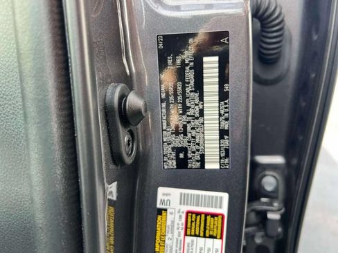 Used 2023 Toyota Highlander Limited AWD/4WD image 19