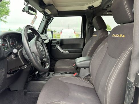 Used 2014 Jeep Wrangler Sahara w/ Connectivity Group AWD/4WD image 13