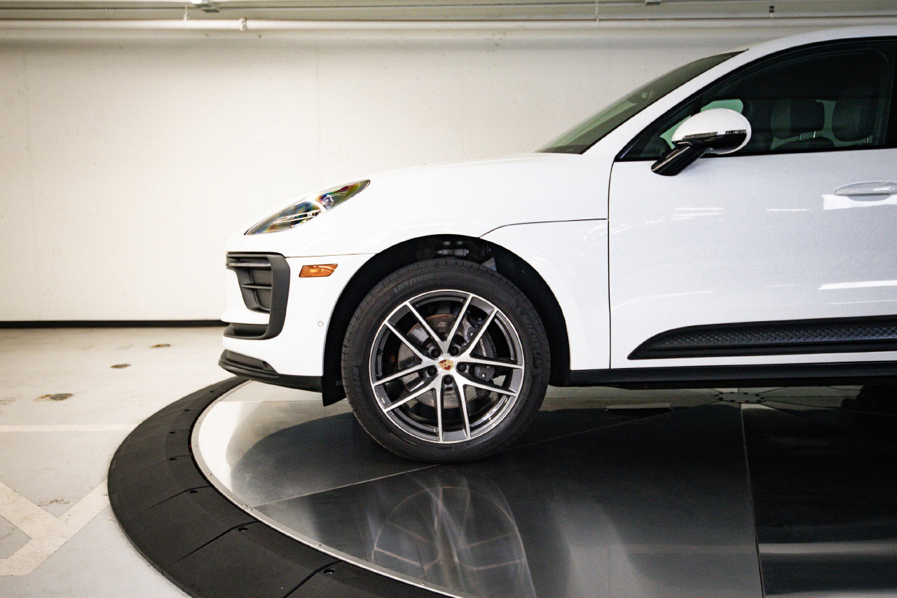 Certified 2023 Porsche Macan AWD/4WD image 11