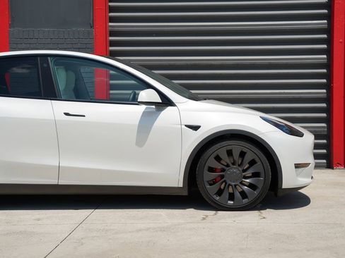 Used 2022 Tesla Model Y Performance AWD/4WD image 4