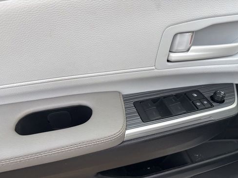 Used 2026 Toyota Sienna LE FWD image 14
