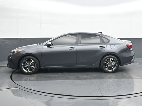 Used 2022 Kia Forte LXS image 3