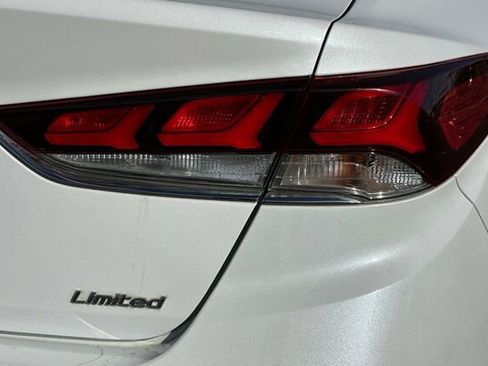 Used 2018 Hyundai Sonata Limited image 9