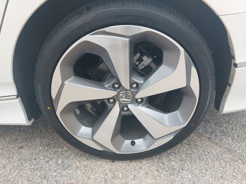 Used 2020 Honda Accord Touring image 34