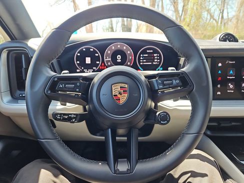 Certified 2025 Porsche Cayenne Coupe AWD/4WD image 36