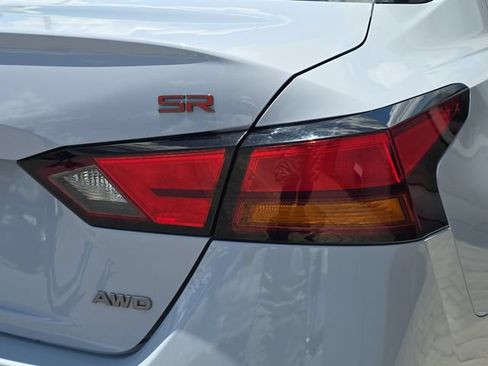 Used 2024 Nissan Altima 2.5 SR AWD/4WD image 8