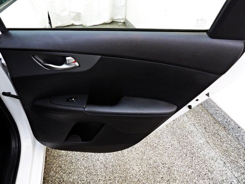 Used 2021 Kia Forte Sedan FWD image 12