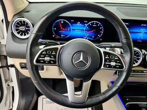Used 2023 Mercedes-Benz GLB 250 4MATIC w/ Premium Package image 13