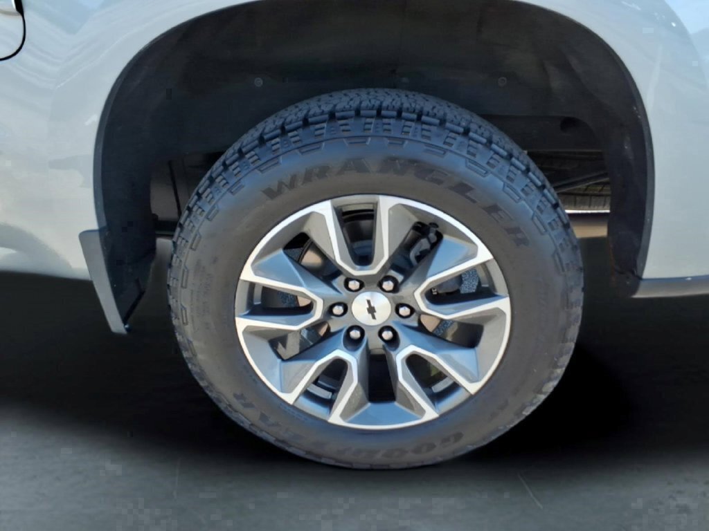 Used 2024 Chevrolet Silverado 1500 RST w/ Z71 Off-Road Package AWD/4WD image 14