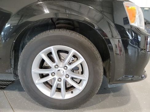 Used 2020 Dodge Grand Caravan SXT FWD image 16