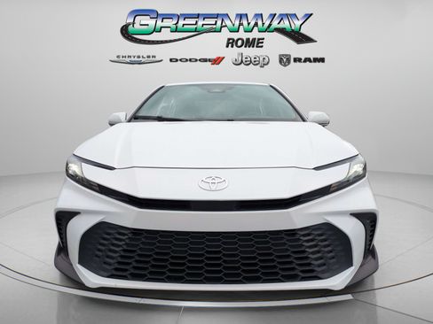 Used 2025 Toyota Camry SE FWD image 3