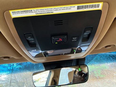 Used 2024 Lexus ES 350 w/ Premium Package image 26