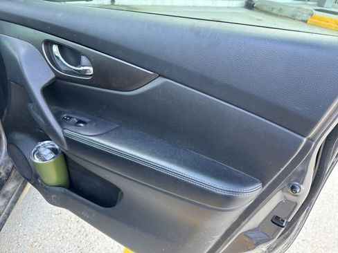 Used 2014 Nissan Rogue SV w/ SV Premium Package image 26