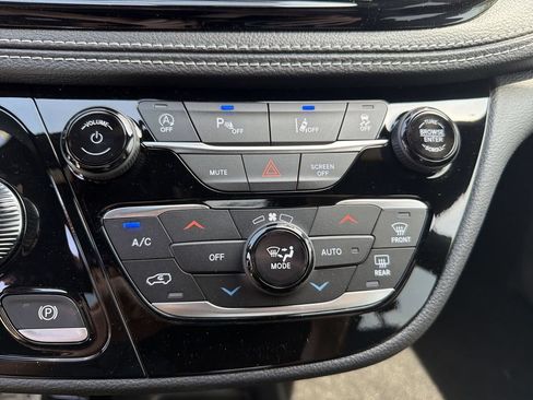 New 2026 Chrysler Pacifica Select FWD image 17