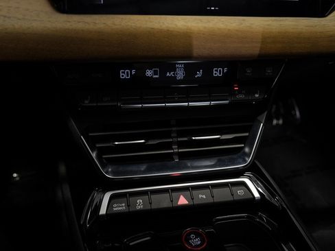 Used 2022 Audi e-tron GT Premium Plus image 33