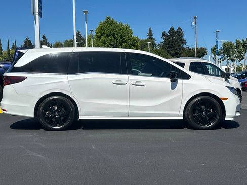 Used 2024 Honda Odyssey Sport image 8
