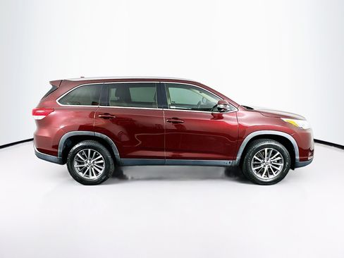 Used 2019 Toyota Highlander XLE FWD image 10