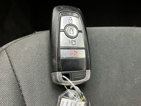 Used 2019 Ford Fusion SE image 25