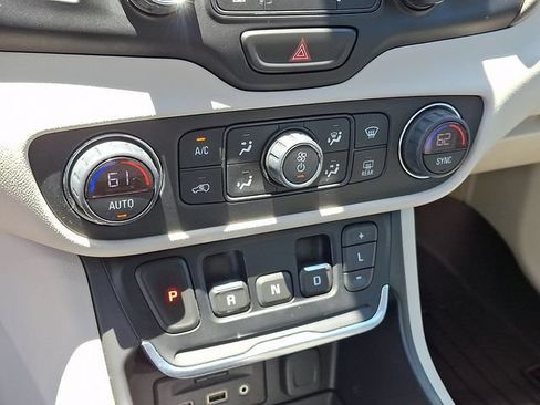 Used 2019 GMC Terrain Denali w/ Advanced Safety Package AWD/4WD image 10