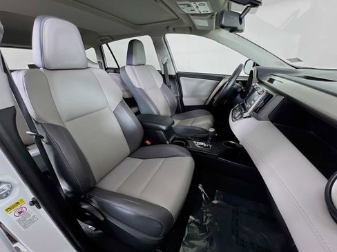Used 2015 Toyota RAV4 Limited AWD/4WD image 30