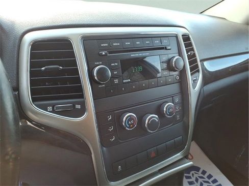 Used 2012 Jeep Grand Cherokee Laredo w/ Laredo E Group image 16