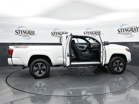 Used 2017 Toyota Tacoma TRD Sport w/ Tow Package (A/T) AWD/4WD image 36