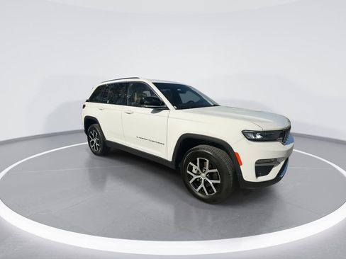 Used 2023 Jeep Grand Cherokee Limited w/ Luxury Tech Group II AWD/4WD image 2